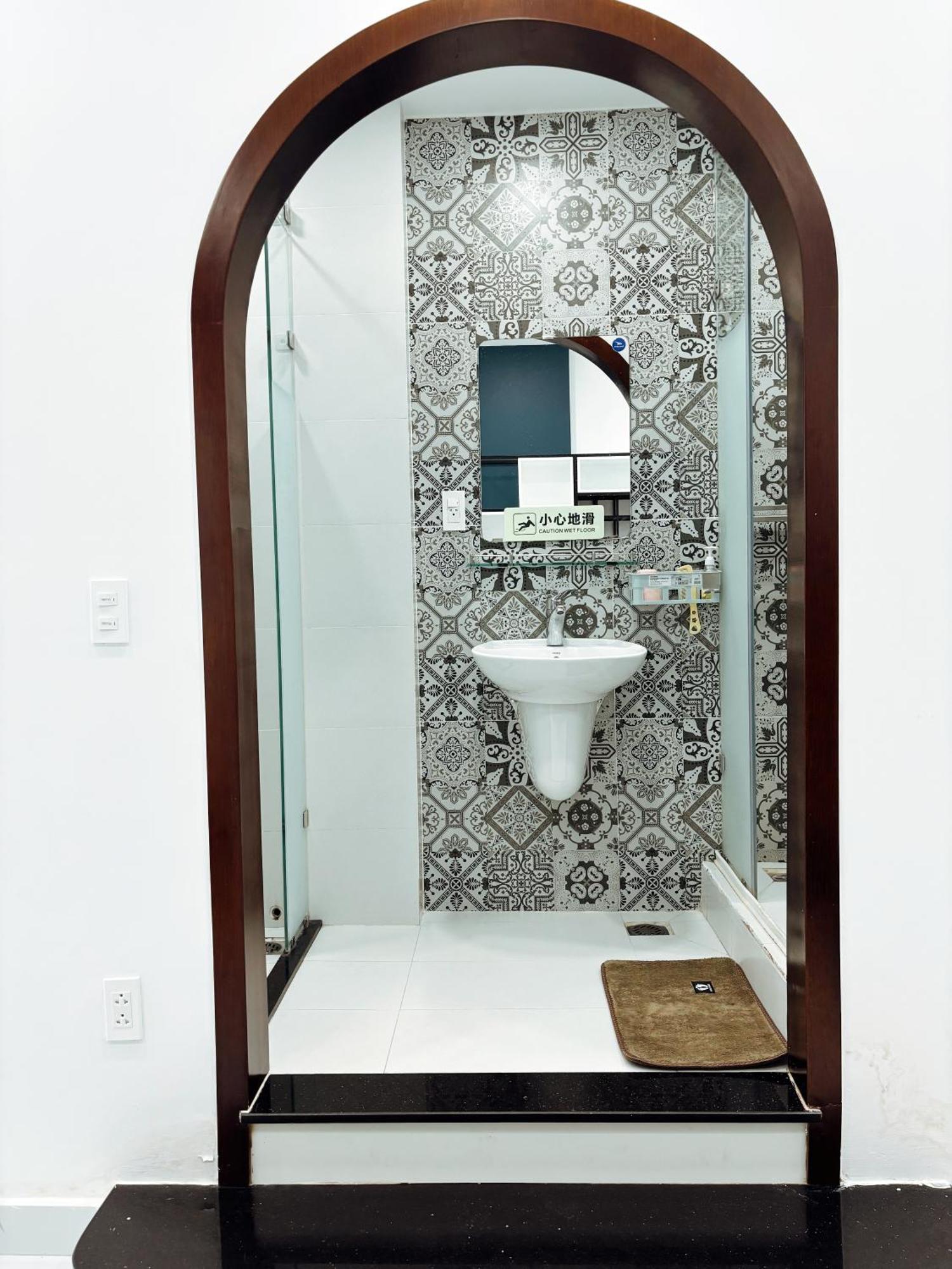 Ở trọ Letu Large Bathtub Couple Business Travel Near The Center Of District 1 *